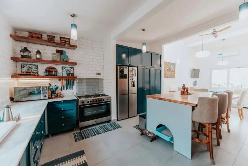 Kitchen & Dining
